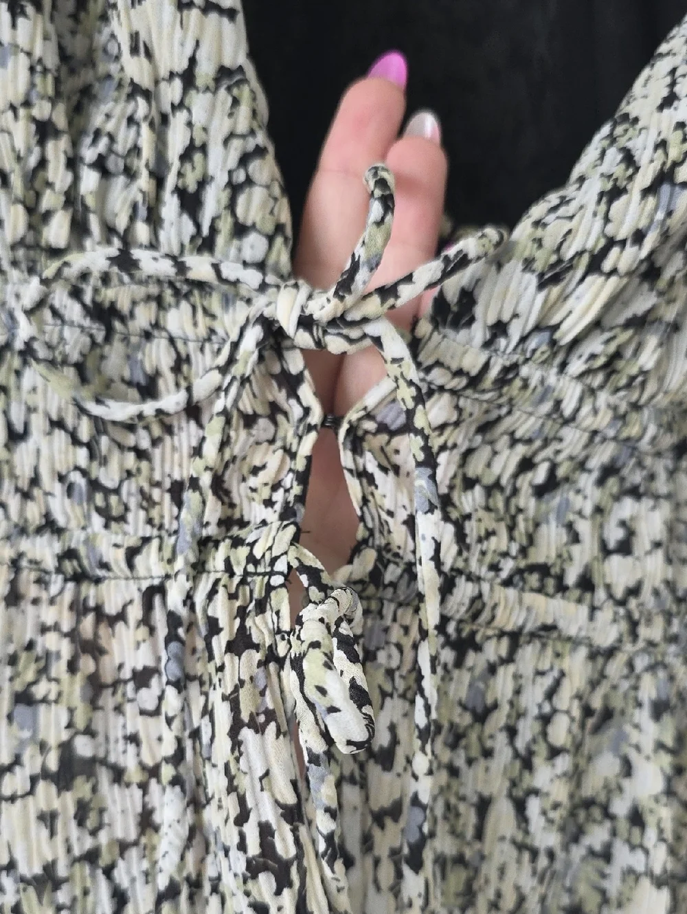 ASTR The Label Floral Tie Front Blouse Large